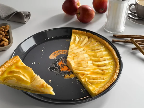 round_baking_tray__nostal_0.webp Miele Round Baking Tray - Nostalgic Logo